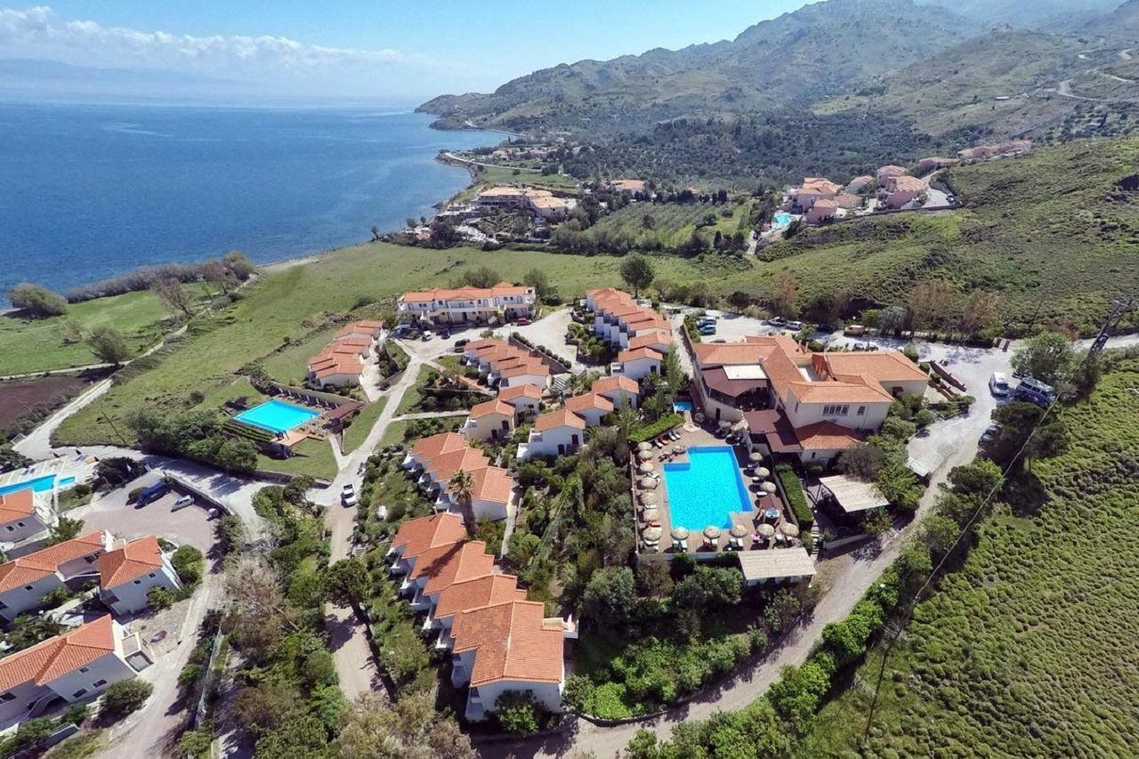 Belvedere Aeolis Hotel มิธิมนา ภายนอก รูปภาพ